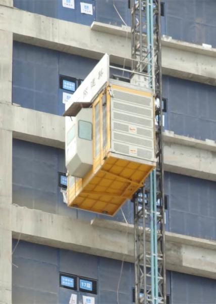 Le chantier à grande vitesse de charge lourde lèvent les ascenseurs provisoires de construction
