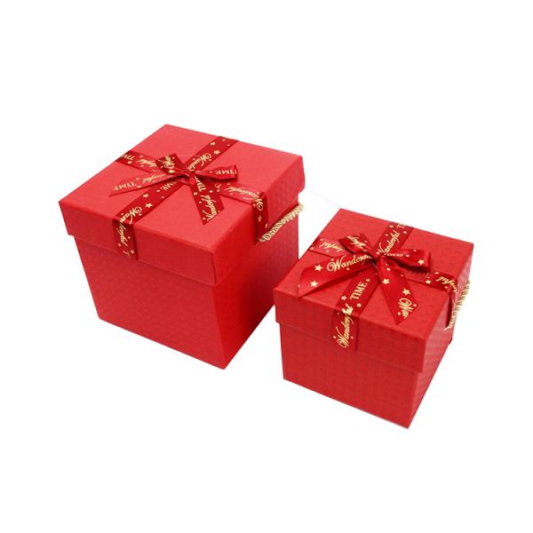 Pedido personalizado Pequeña caja de regalo de cartón de lujo de cubierta dura de dulces con mango de tapa y cinta