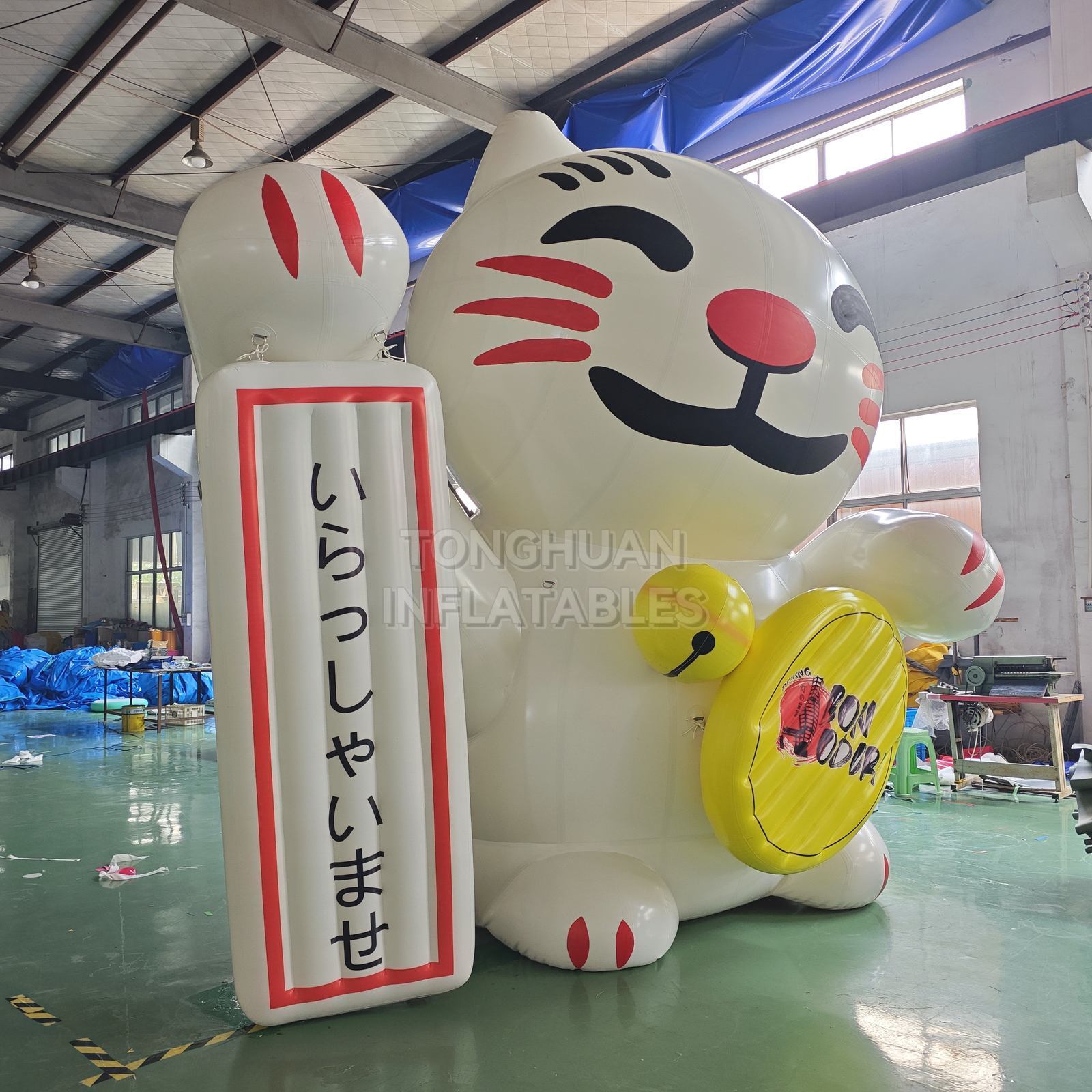 Giant Lucky Cat Inflatable Advertising Model with Raised Paw Coin Decoration and Custom Printing for Shopping Malls Festivals Store Promotions