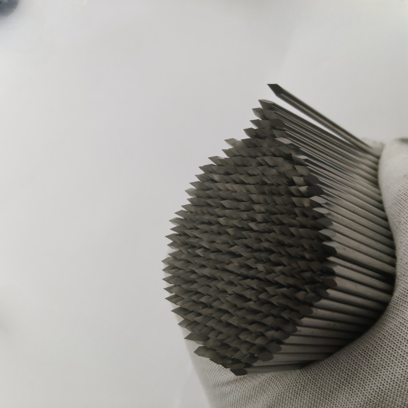Blunt Three Edged Needle Threaded with Sandblasting Scale
