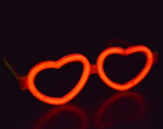 Event Celebration Party Supplies Non-Flammable 8 Inches Glow Stick Heart Shape Eyeglasses