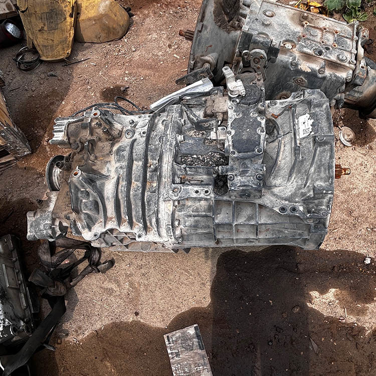 Used ZF 16S2230 16-speed Manual Heavy-Duty Gearbox with 2200 N·m Max Input Torque and Corrosion-resistant Design