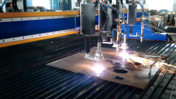 plasma de commande numérique par ordinateur de portique de petit prix de Multi-torche et découpeuse de haute qualité de flamme