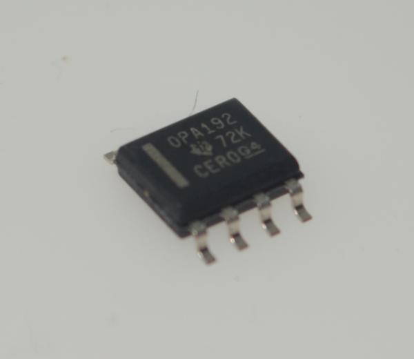 Amplificador operacional de precisión OPA192IDR con offset de 25μV, deriva de 0.2μV/°C, GBW de 10MHz, SR de 20V/μS, ruido 1/f de 1.1kHz, entrada CMOS RRO, Ib de 2.2nA, paquete SOIC-8