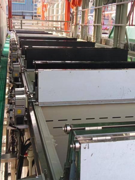 Titanium Alloys Spray Cleaning Equipment With Neutral Detergent Drying Aerospace Parts