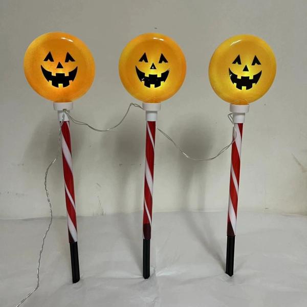 Christmas decorative lights, LED battery-powered lights, round smiling faces, outdoor garden scene setup, decoration, stand