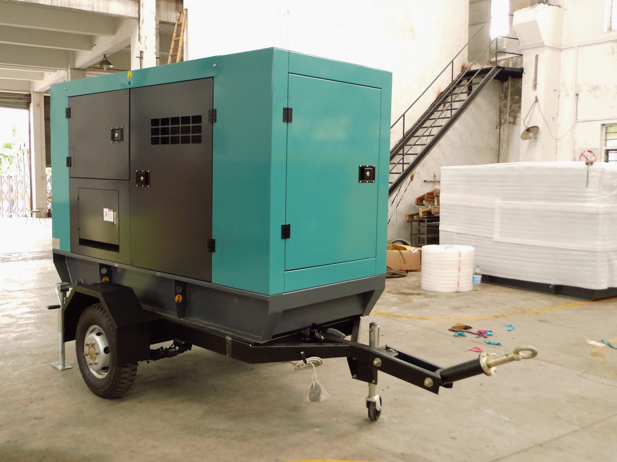 Трейлер SHX установил дизельный генератор генератора 300kva непрерывный молчаливый резервный