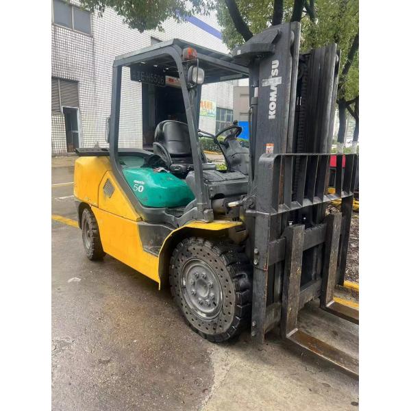 Использованный вилочный погрузчик Komatsu FD50 - это высококачественный вилочный погрузчик Komatsu из Китая