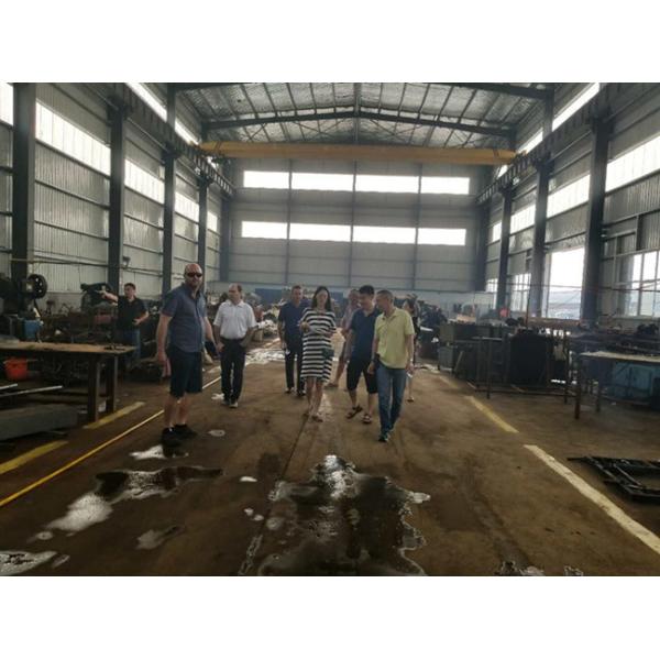 OEM Clean Durable Steel Tri Bar Pig Farm Equipment