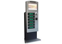 Station de recharge publique de téléphones portables, kiosque de billets fonctionnant avec une lumière LED à l'intérieur des casiers