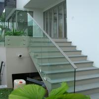 Parement en verre de sécurité en aluminium en forme de U pour balcon de cour
