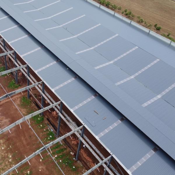 Oficina de Aço ASTM A36 com Isolamento de Lã de Rocha e Ponte Rolante