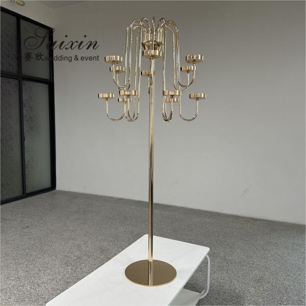 Novos candelabros de metal para candelabros de casamento