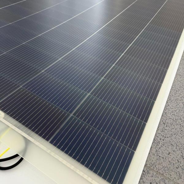 Serre 520W Panneau de cellules solaires à couche mince et souple Inverseur hybride Module BIPV Panneau photovoltaïque avec conception portable