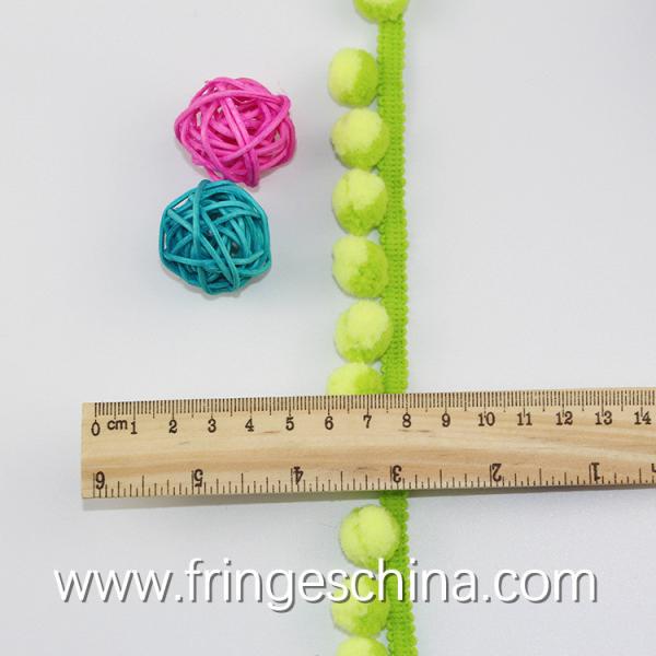 Machine producing OEM wholesale beautiful fabric drapery trimmings beaded pom pom fringes