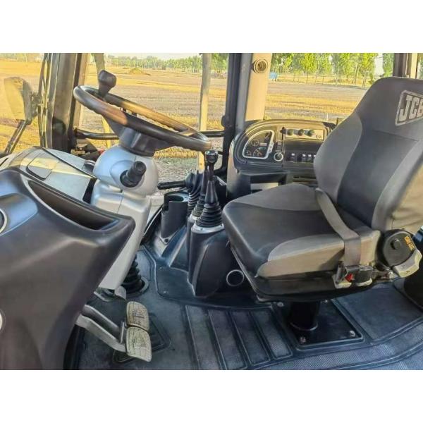 Эффективный и многофункциональный буровой погрузчик JCB 3CX из Великобритании