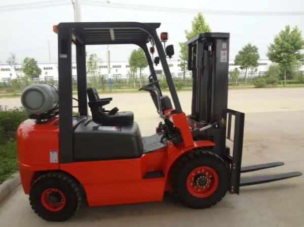 150mm Min. Lifting Height 2.5 Ton LPG Forklift with EPA Engine