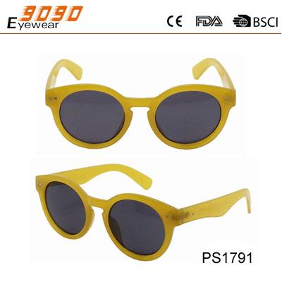 Classic culling plastic sunglasses with UV 400 Protection Lens ,suitable for women