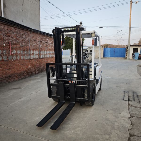 Used TCM 2.5-Ton LPG Forklift Offering 3-Meter Lift Height and Smooth Hydraulic System for Reduced Operating Costs