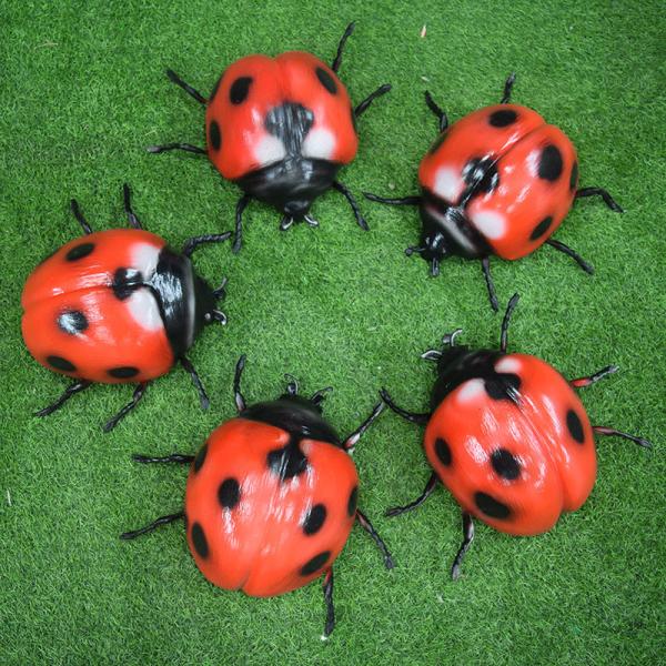 La mariquita animatrónica impermeable con sensor infrarrojo para parques