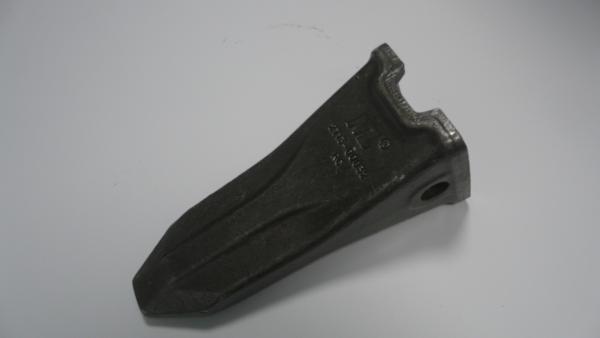 Standard Replacement Bucket Teeth 2713-0032RC / 2713Y0032 Rock Bucket Tooth For Daewoo DH360