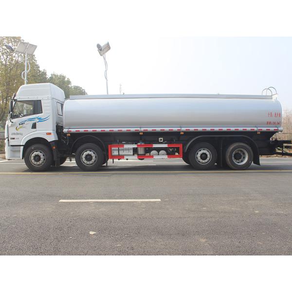 Qingdao Jiefang 260 Horsepower 8X2 Total Weight 31 Ton Volume 18.1 Cubic Meter Chemical Liquid Transporter (Chengliwei Brand)