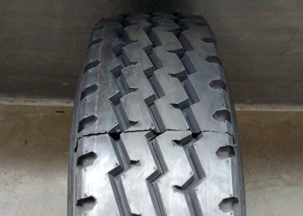 Black Color Truck Bus Radial Tyres Triple Zigzag Grooves Anti Sideslip