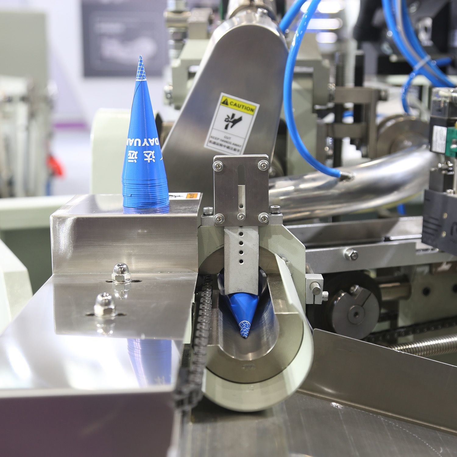 DYK6-B Ice Cream Paper Cone Sleeve Machine with 250 pcs/min Output and Mechanical Chain Drive for 60-150 gsm Materials
