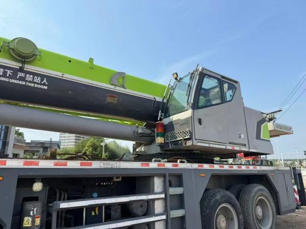 Situação original Cranes de caminhões móveis para venda 80 toneladas Carro usado bom