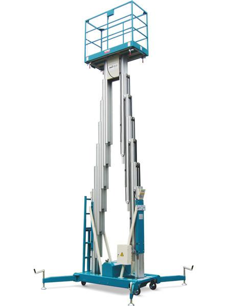 Rebocando o elevador hidráulico dobre a plataforma de trabalho aéreo 12m e 200Kg de carregamento do mastro