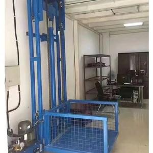 Instalação de elevadores hidráulicos de carga de 1-2 toneladas com dispositivos
