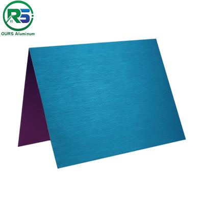 As telhas arquitetónicas de alumínio corrugadas do teto do metal dos painéis de parede suspenderam 100mm
