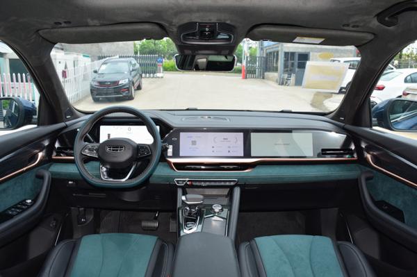 Système de direction électrique 2023 Geely Xingyue L 2.0T Haute puissance 215km/h Multi-fonction Automatique 4WD Flagship SUV compact