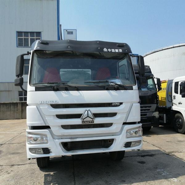 Sinotruck HOWO 6X4 Tractor Head Truck for Euro2 Emission and 400L Aluminum Oil Tanker