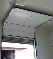 A cor secional industrial automática da porta do sanduíche de Wuxi DESEO revestiu o aço para carregar DockWarehouse em cima