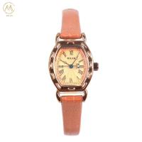 Une montre en quartz en cuir moderne avec une résistance à l'eau de 30M
