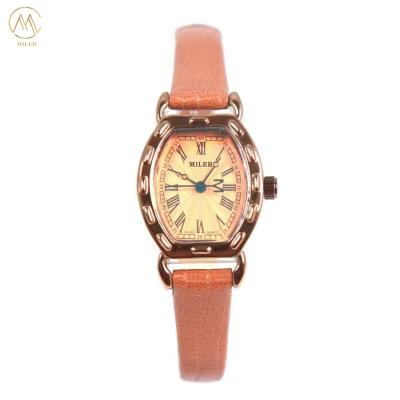 Une montre en quartz en cuir moderne avec une résistance à l'eau de 30M