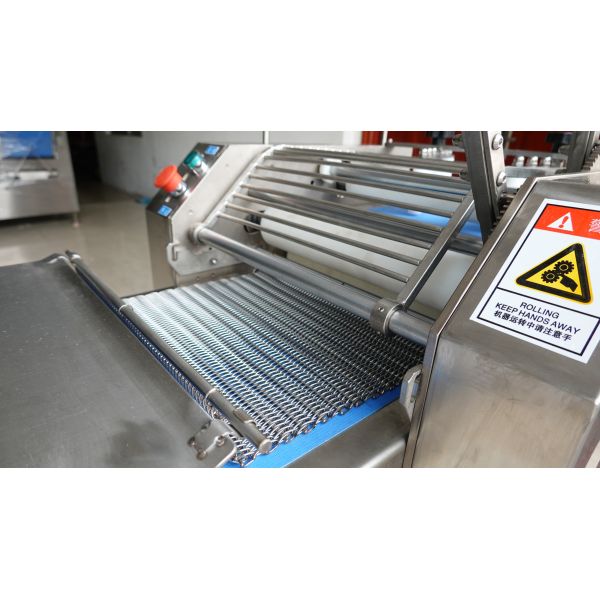 Compact Commercial Bread Roll Shaping Machine 7600pcs/H  Baguette Shaper