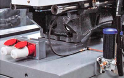 Máquina plástica modular da modelação por injeção de MZ1700MD para fazer a 120L o escaninho de poeira plástico
