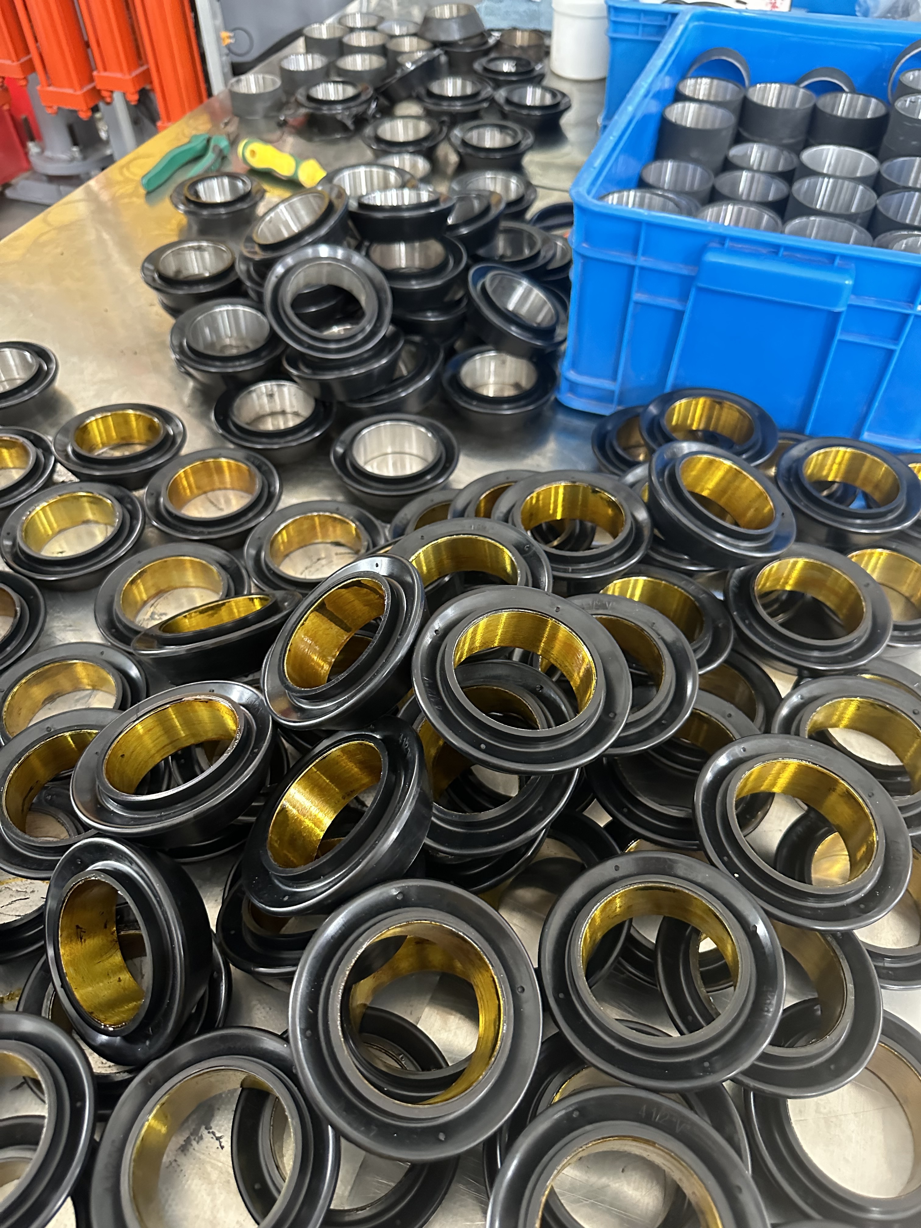 Durable Oilfield Swab Cups with 10,000 psi Pressure Rating for Abrasion and Chemical Resistant Wellbore Cleaning in Custom Sizes