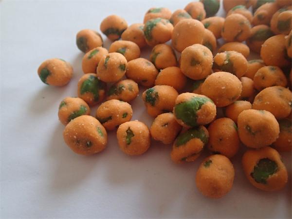 A venda por atacado revestiu o petisco crocante Wasabi picante Pea Snacks salgado da porca das ervilhas verdes