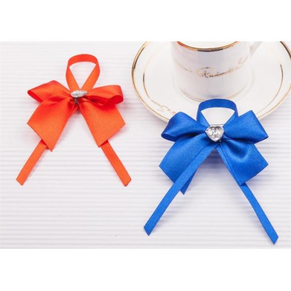 Красная тесемка натянутого лука