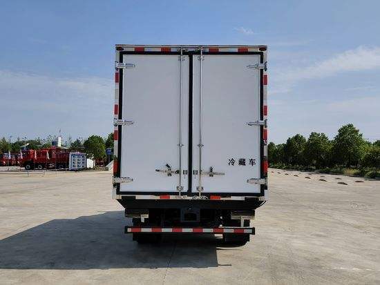 Factory Price Dongfeng Foton 5tons 4*2 Mini Refrigerator Truck for Sale