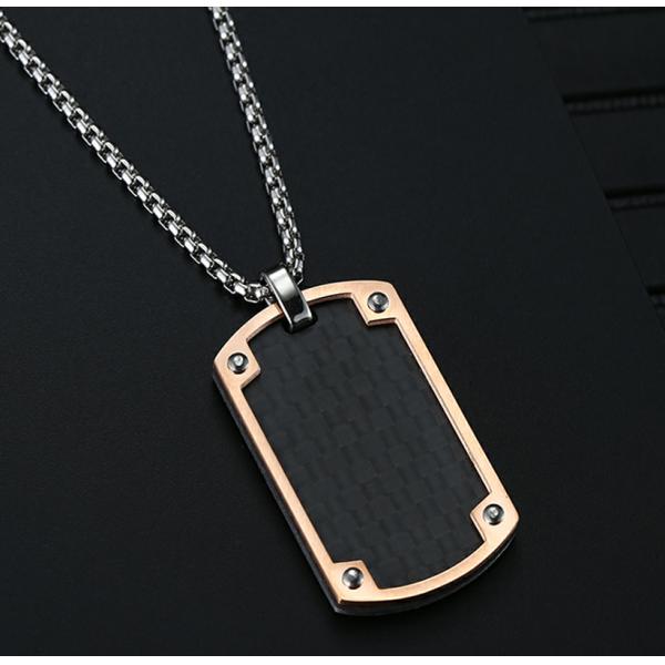 En stock de acero inoxidable y fibra de carbono colgantes collares fábrica mayorista