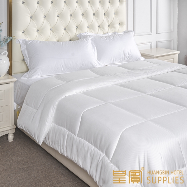 Hotel White Cotton Fabric Duvet With Polyester Fiber Filling