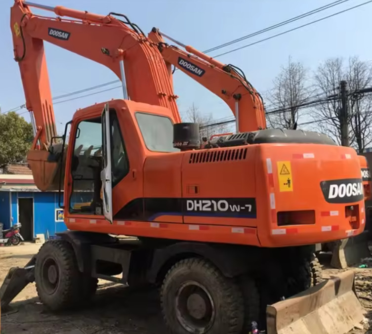 EPA Doosan 210w-7 Использованный экскаваторный кавальщик с хорошими рабочими условиями