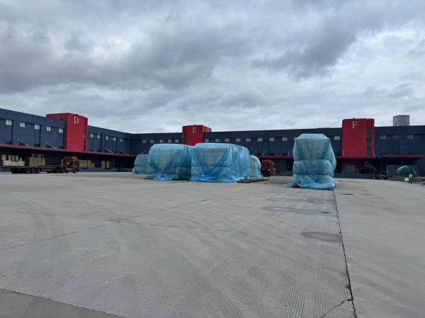 One day tour to the bonded zone for tax refund international transfer to a large duty-free warehouse