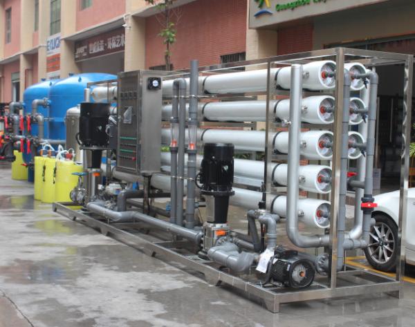 50 Tons / h RO Desalination Plant For Underground White FRP Well Water TDS Salinity Removal Water Purification