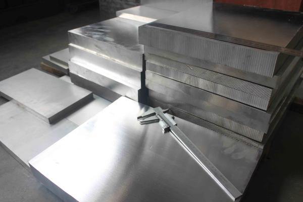 2195 Placa de alumínio Espessura: 1-350mm Temperatura: T6; T34, T651; T851; T8e41; T8771, etc. Tamanho: 1250 X 2500mm, 1500 X 3000mm Ou personalizar.