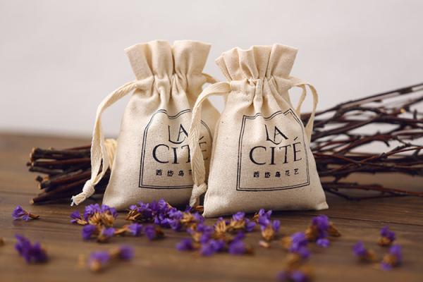 Custom fabric cotton bag Muslin drawstring pouch personalize LOGO name tagline classificat